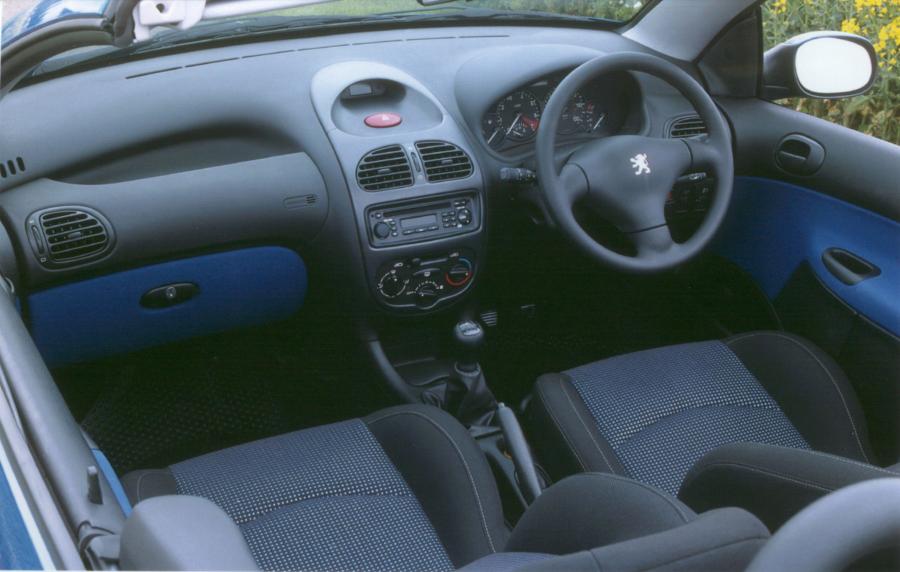  Peugeot 206 1998 года  (фото 30 из 46)